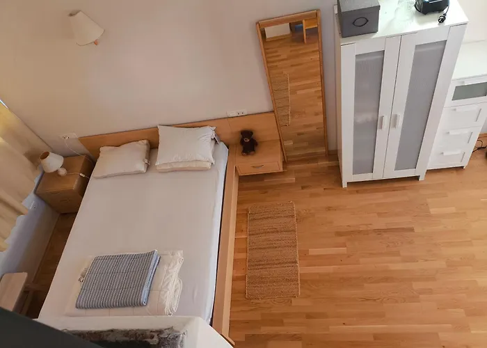 Fresh Romance By The River *